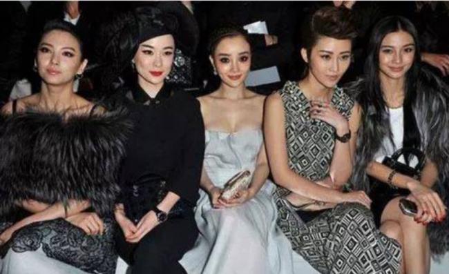 时装周的明星出圈技巧:出发、合影、摆态度,处处都是小心思 时装周的明星出圈技巧:出发、合影、摆态度,处处都是小心思