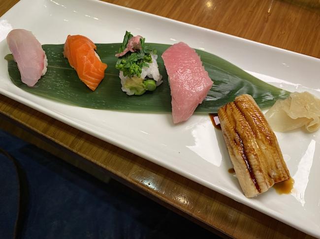 日料海鲜盛宴：象拔蚌Omakase海洋最珍味