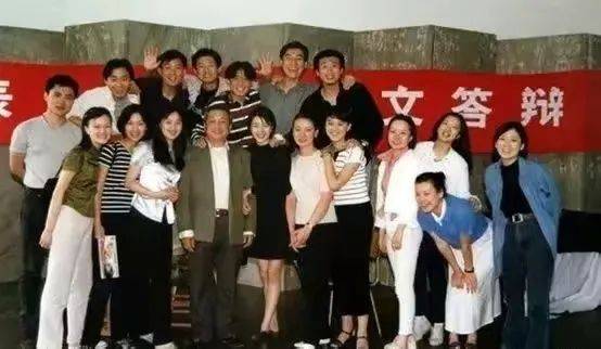 明明是同龄女星 却一个像妈一个像女儿