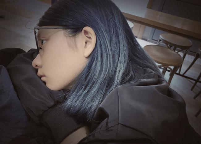 黄磊17岁女儿风波后首现身 面色憔悴疑心情不佳