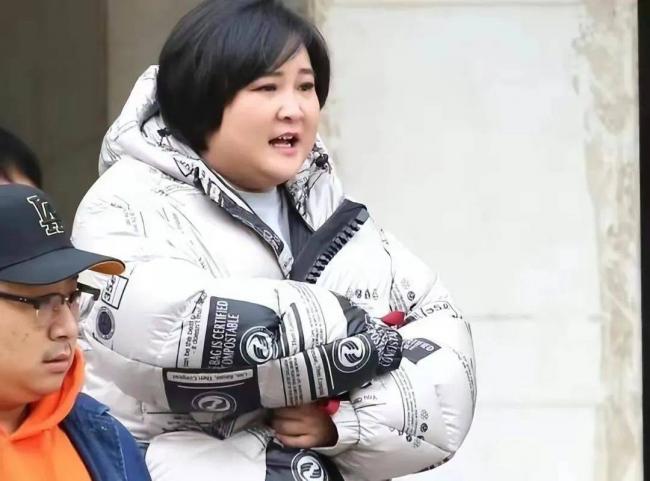 明明是同龄女星 却一个像妈一个像女儿