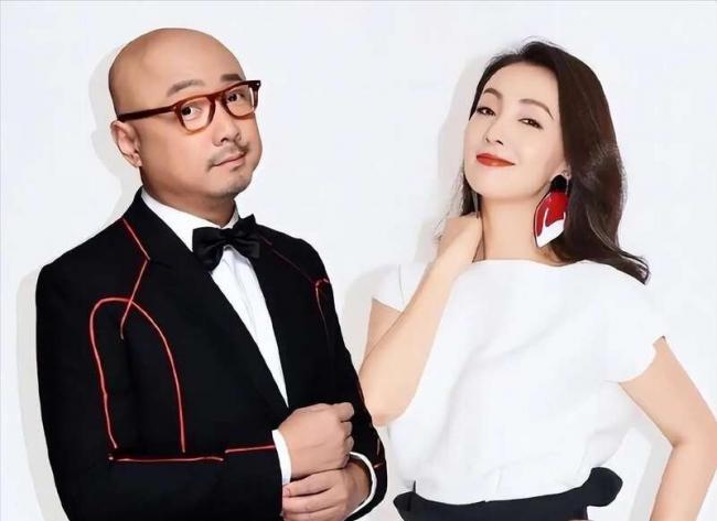 徐峥朋友圈曝光：否认资产转移被冻结 在国外拍戏