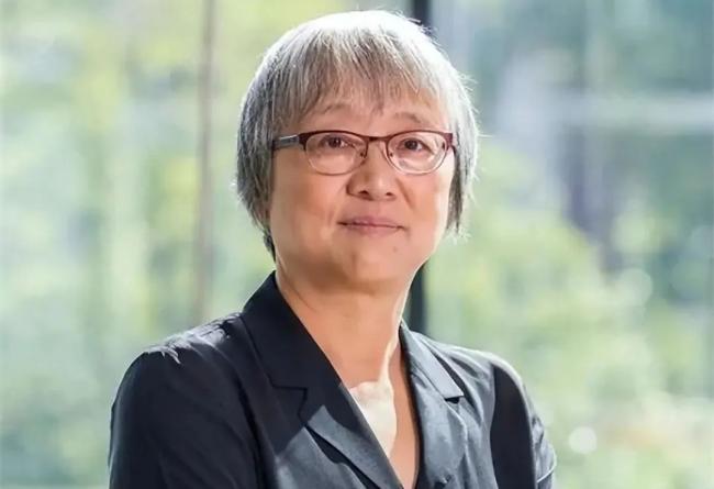 她是上海首位高考状元，在一片骂声中加入美籍