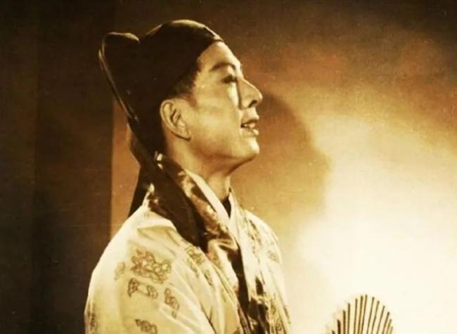 中国著名影星：翩翩贵公子 却与妻子生死不见