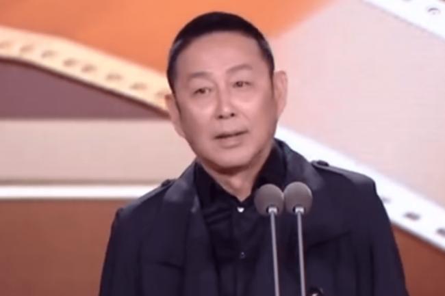 68岁陈道明被质疑整容 脸肿胀不自然 下巴又尖