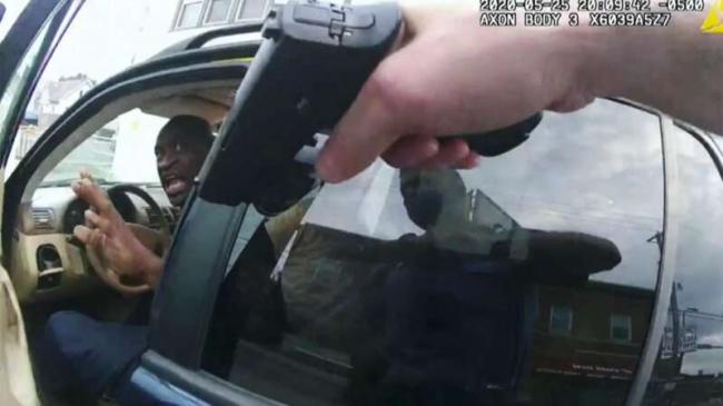 “黑命贵”终于吃瘪了 黑人警察杀黑人咋整