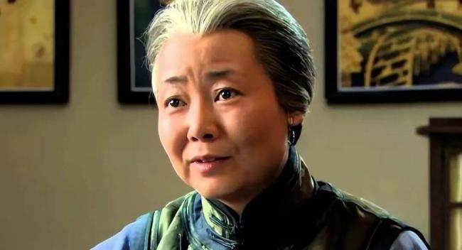 明明是同龄女星 却一个像妈一个像女儿