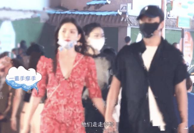 陈思诚携小21岁女友约会 深夜一同回家