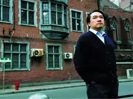哈佛天才放弃百万年薪，到中国农村，给30000个孩子当爸